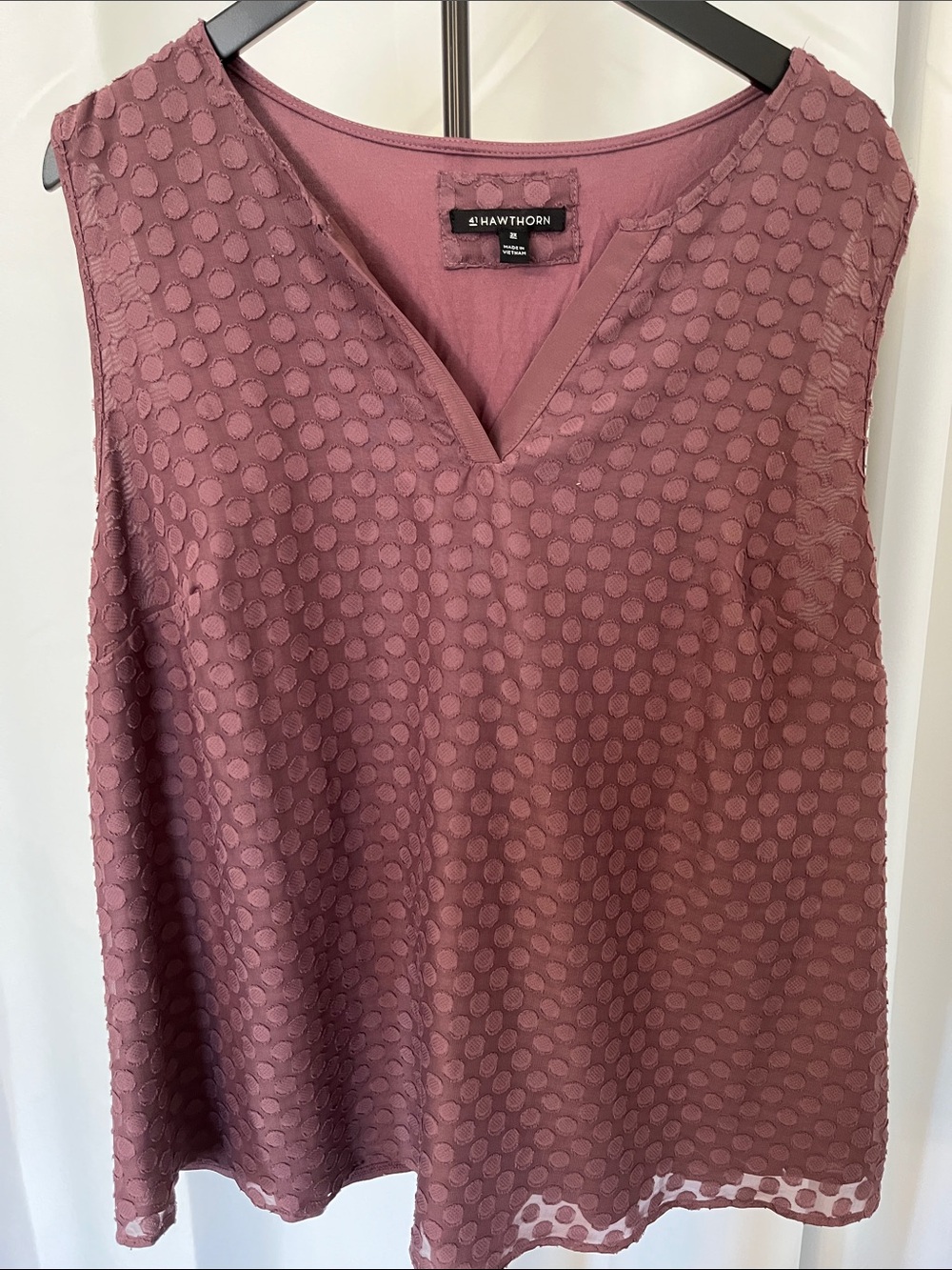 41 Hawthorn Mauve Textured Dot Sleeveless V-Neck Shell